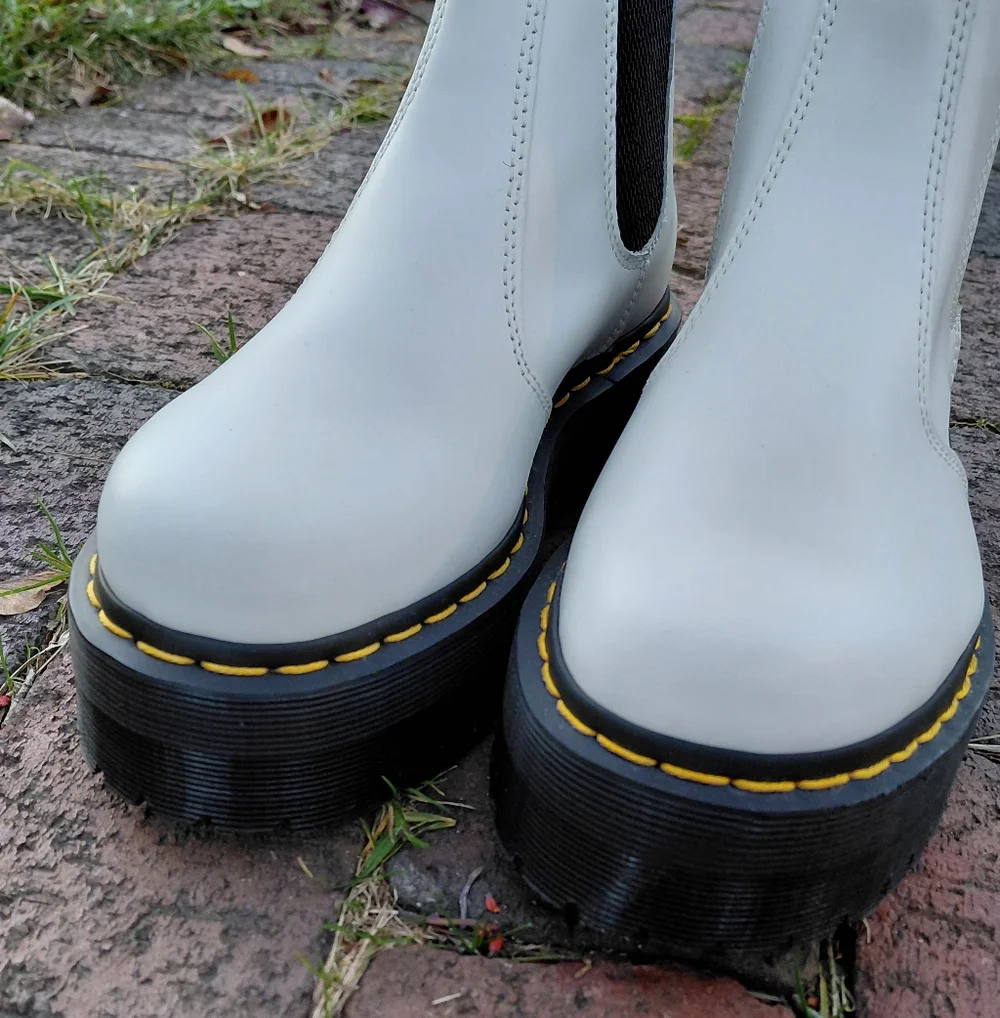New Dr Martens Quad platform white leather Chelsea boots Womens 7 Mens 6
